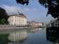  reflets des immeubles dans le plan d'eau